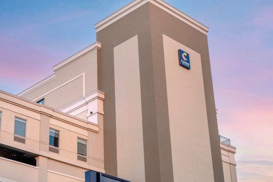 Comfort Inn & Suites  facade