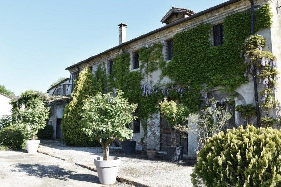 Venicegreen Agriresort facade,garden