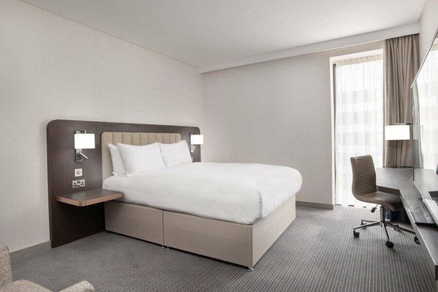 Hilton London Gatwick Airport hotel bedroom