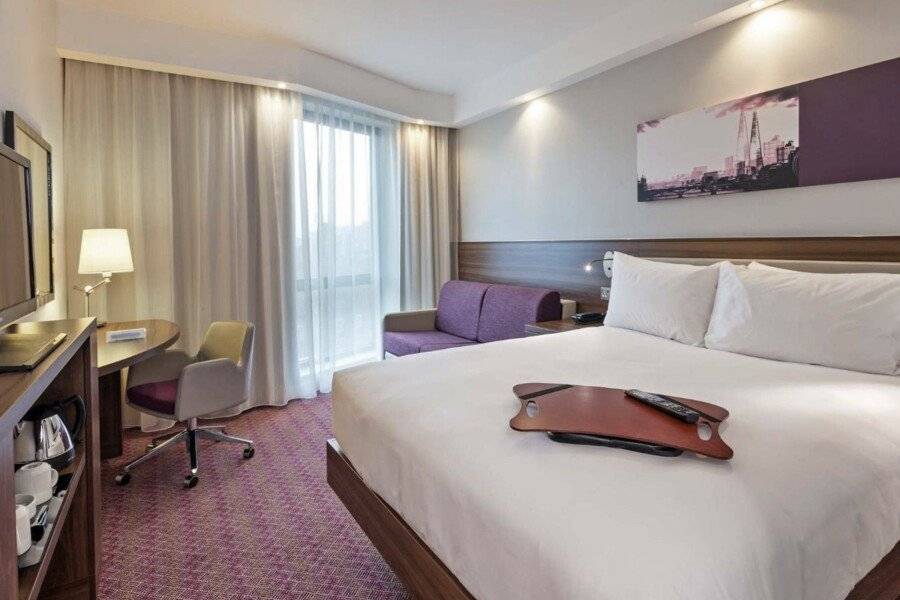 Hampton by Hilton London Gatwick Airport hotel bedroom