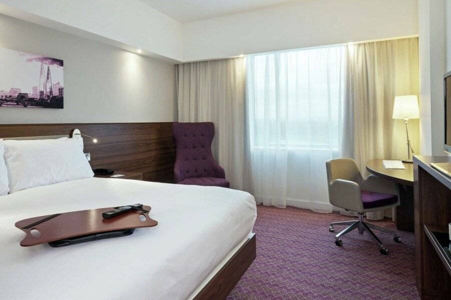 Hampton by Hilton London Gatwick Airport []