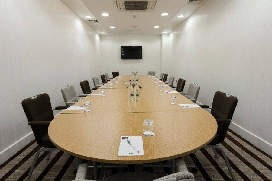 Hampton by Hilton London Gatwick Airport conference room,meeting room