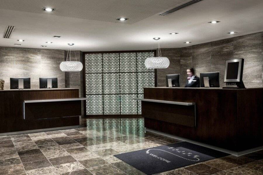 Amsterdam Marriott Hotel lobby,front desk