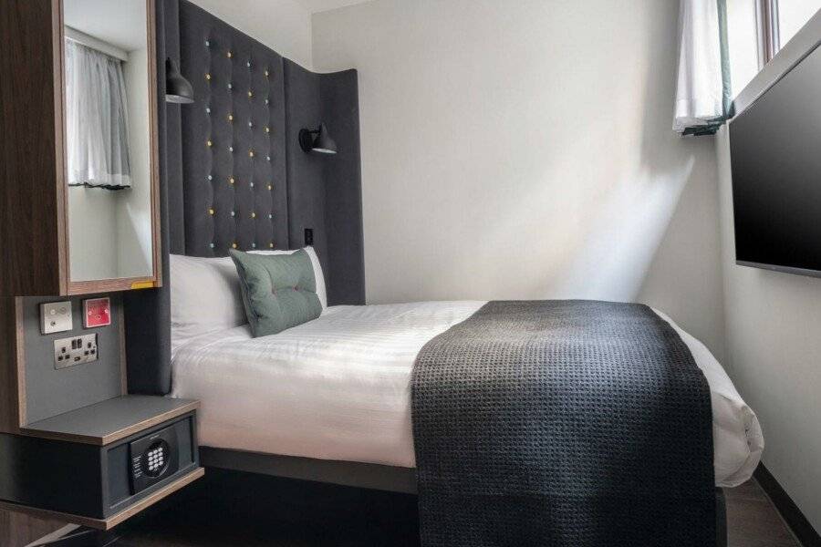 Point A Liverpool Street hotel bedroom