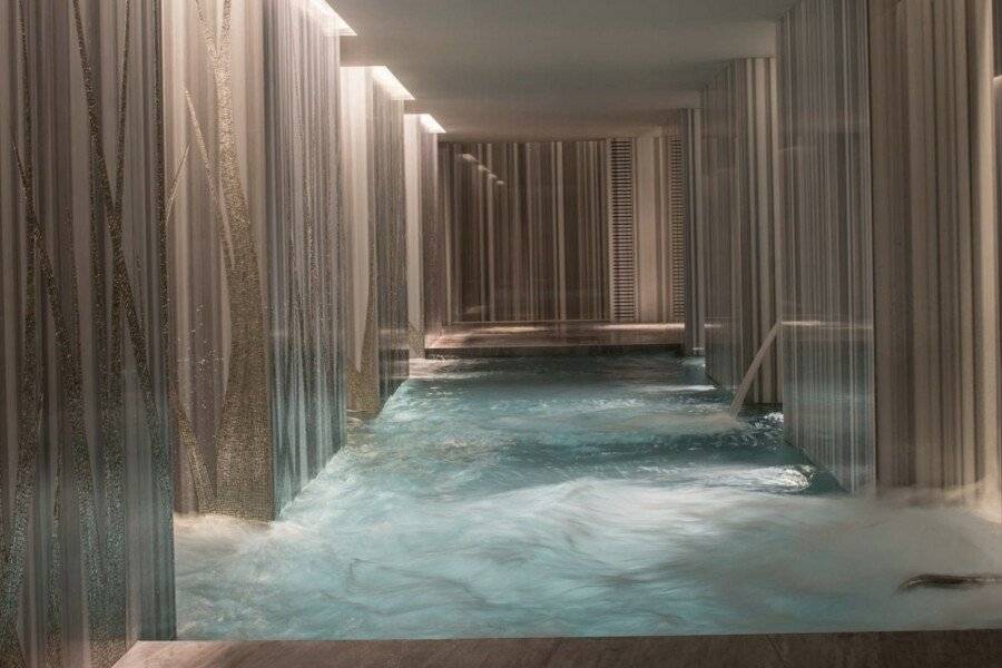 Four Seasons Hotel at Ten Trinity Square spa, indoor pool