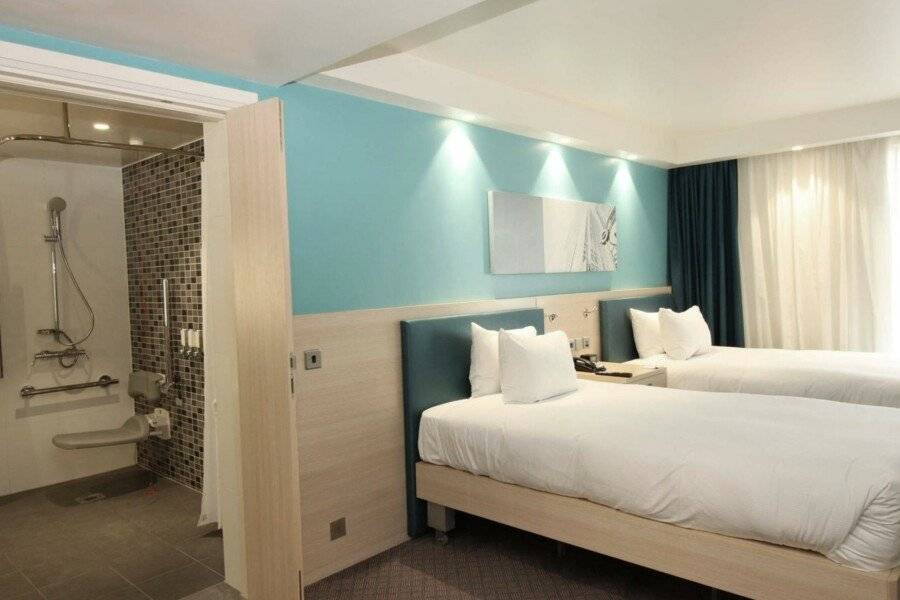 Hampton By Hilton Docklands hotel bedroom