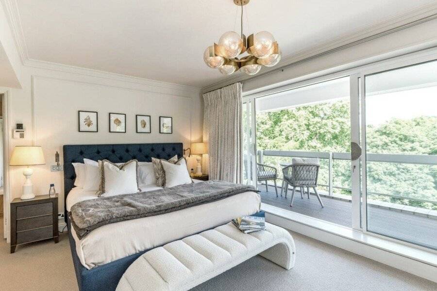 Buckingham & Lloyds hotel bedroom,balcony,ocean view