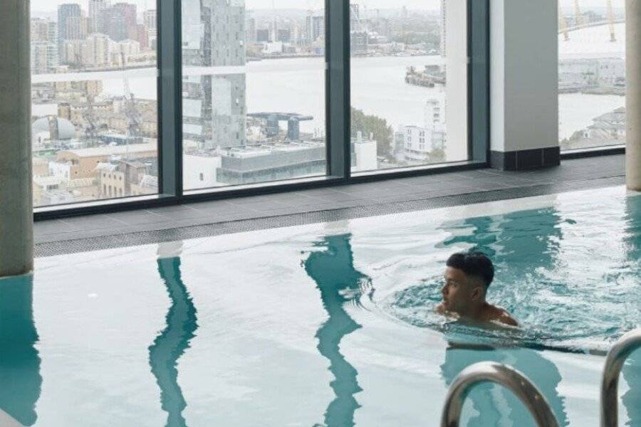 ARK Canary Wharf indoor pool,ocean view