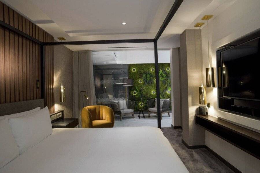 Middle Eight - Covent Garden - Preferred Hotels and Resorts hotel bedroom