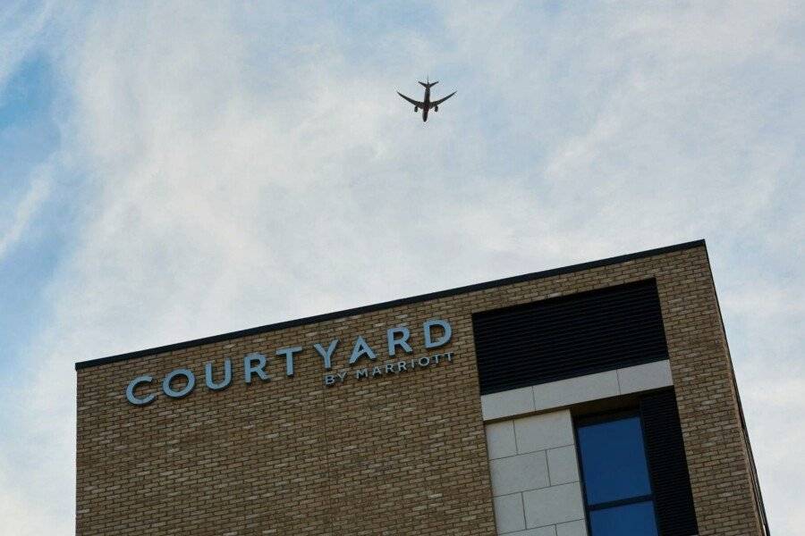 Courtyard by Marriott City Airport , hotel facade