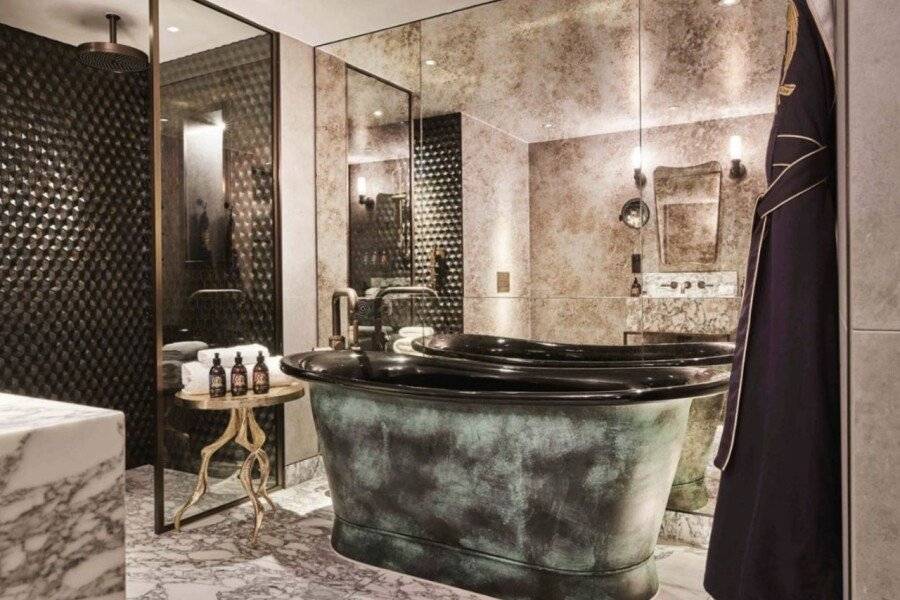 Chateau Denmark bathtub