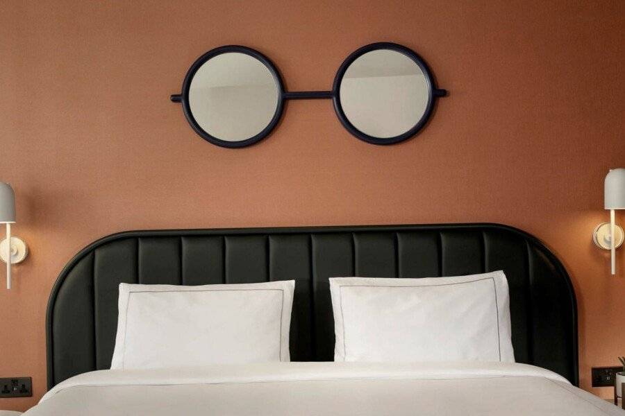 art'otel Battersea Power Station, Powered by Radisson Hotels hotel bedroom