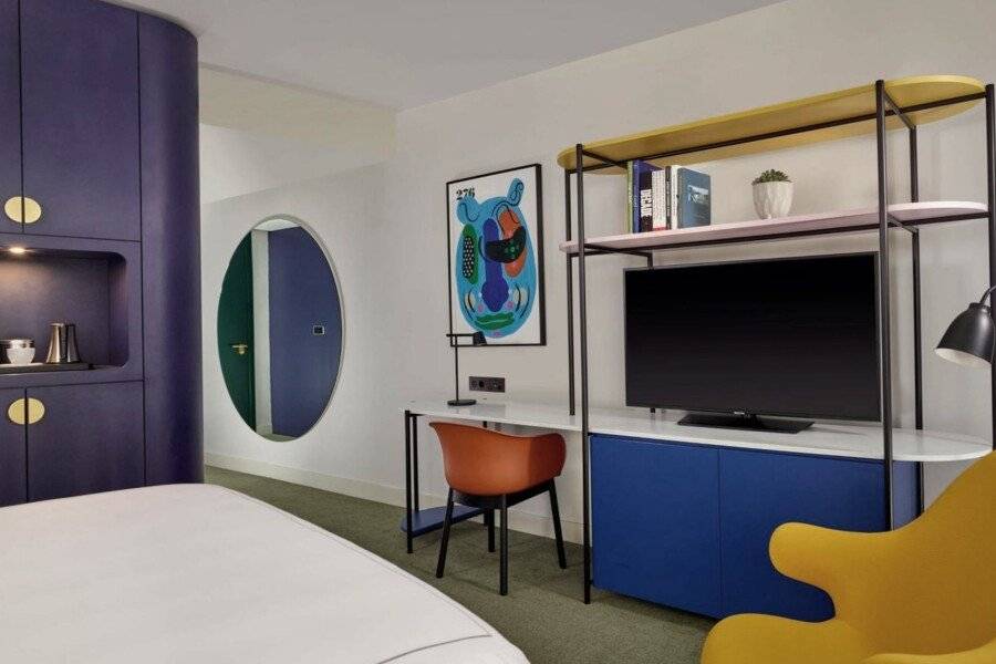 art'otel Battersea Power Station, Powered by Radisson Hotels hotel bedroom