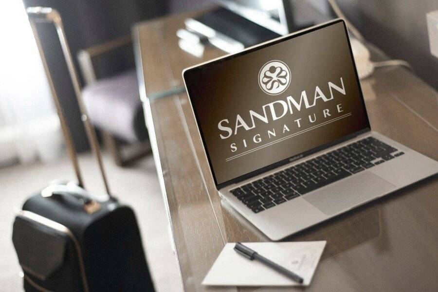 Sandman Signature London Gatwick Hotel 