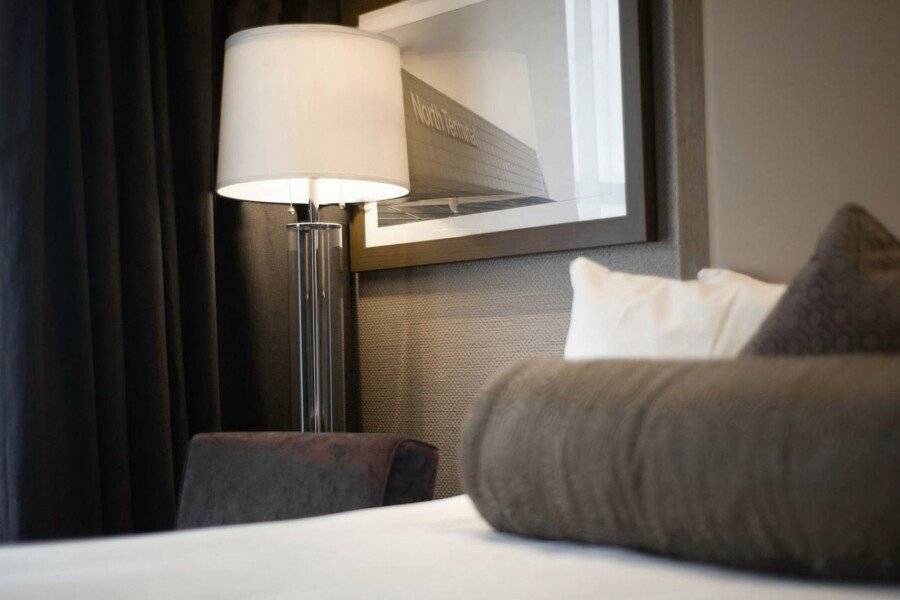 Sandman Signature London Gatwick Hotel hotel bedroom