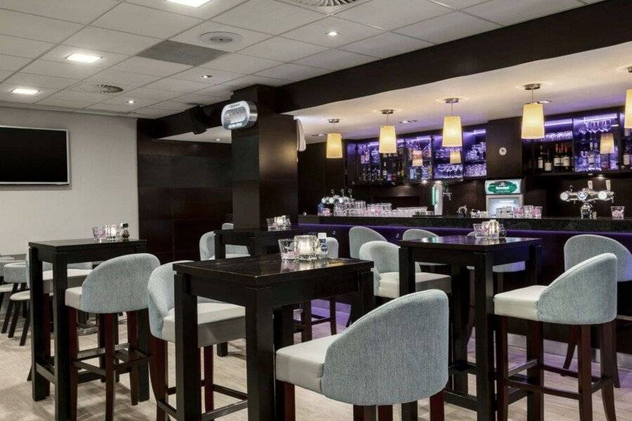 NH Amsterdam Schiphol Airport bar