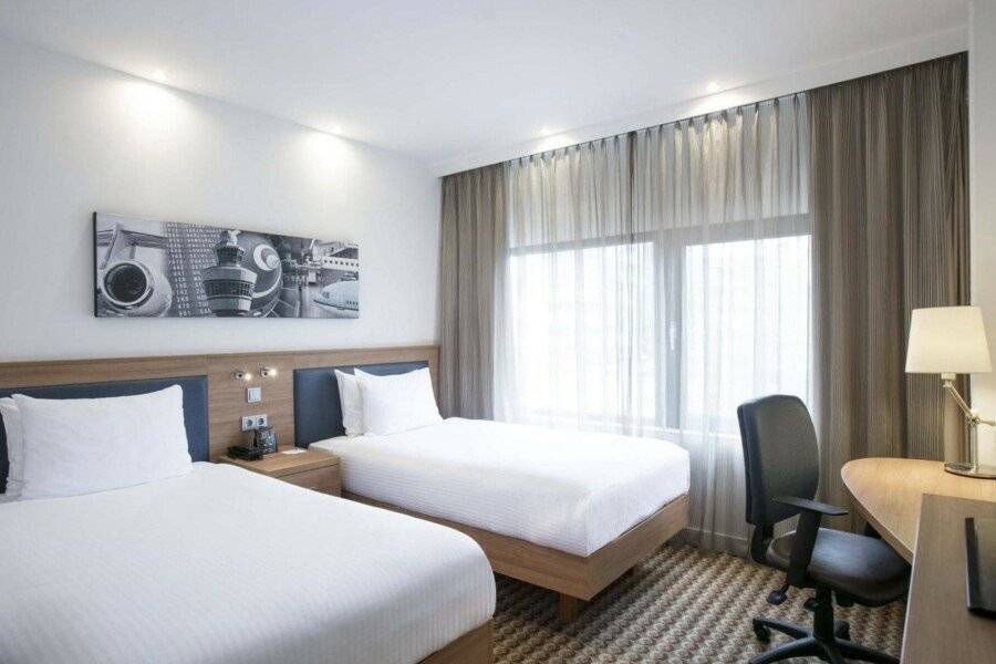 Hampton by Hilton Amsterdam Airport Schiphol hotel bedroom