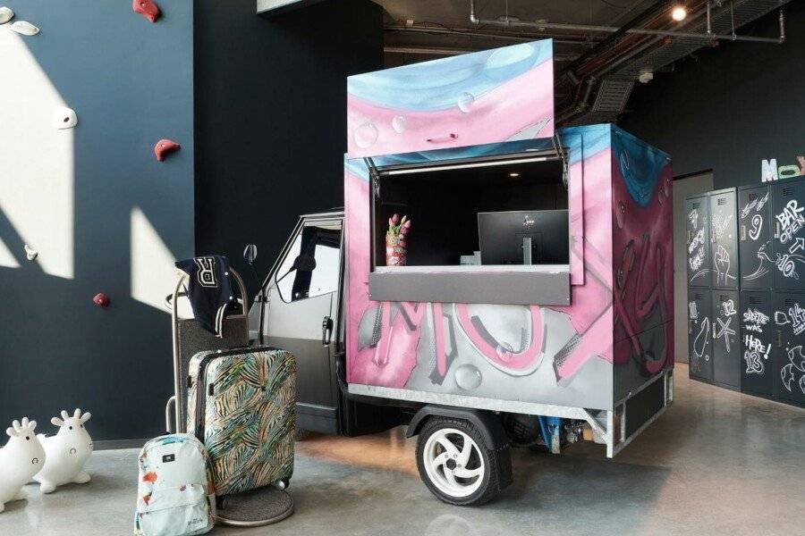 Moxy Amsterdam Schiphol Airport 