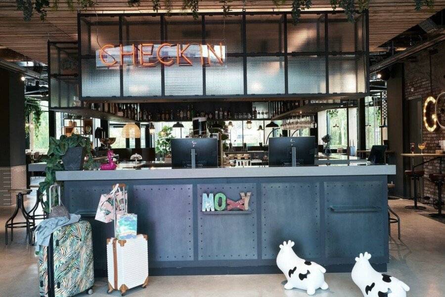 Moxy Amsterdam Schiphol Airport front desk, lobby