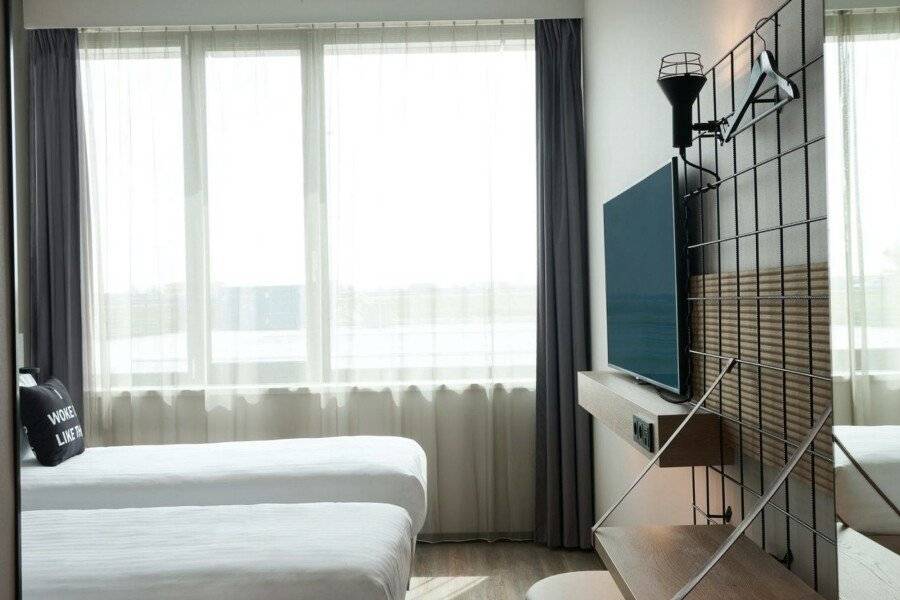 Moxy Amsterdam Schiphol Airport hotel bedroom