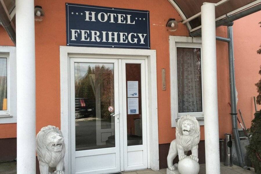 Hotel Ferihegy facade