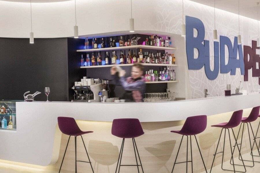 ibis Styles Budapest Airport bar