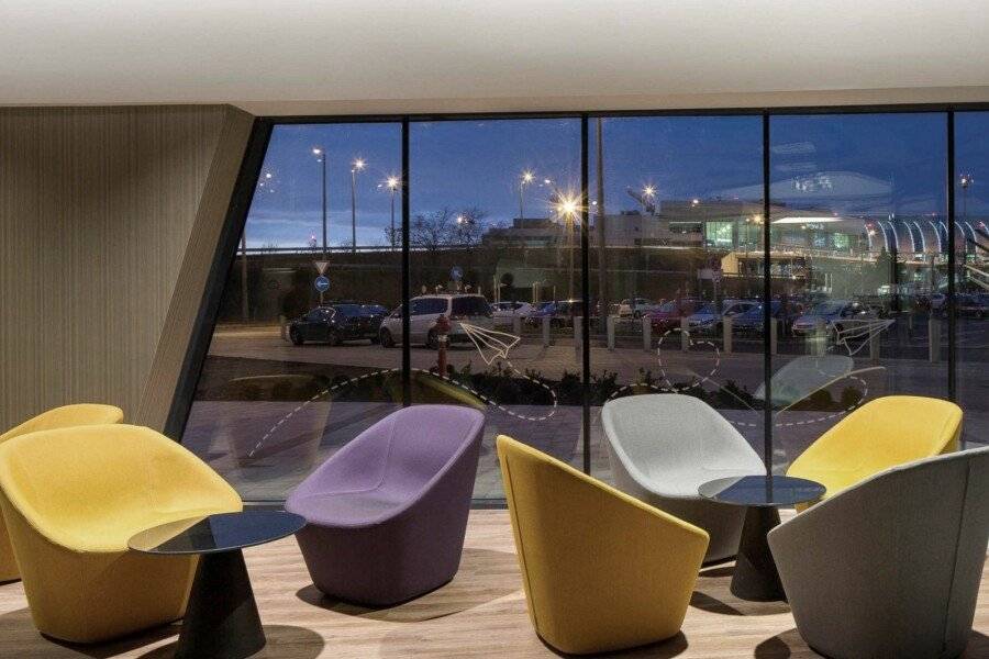 ibis Styles Budapest Airport lobby