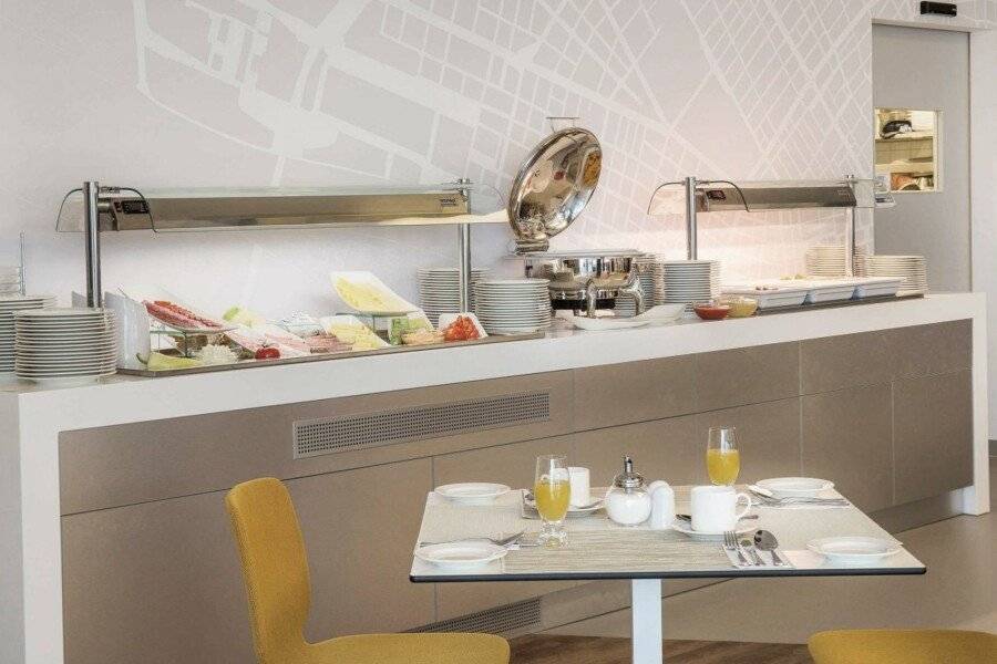 ibis Styles Budapest Airport restaurant, breakfast