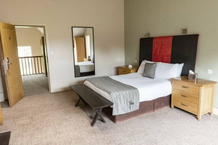 Great Hallingbury Manor & Lodges hotel bedroom