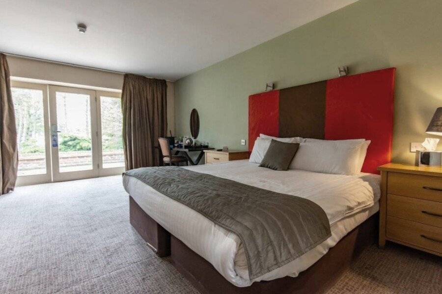 Great Hallingbury Manor & Lodges hotel bedroom