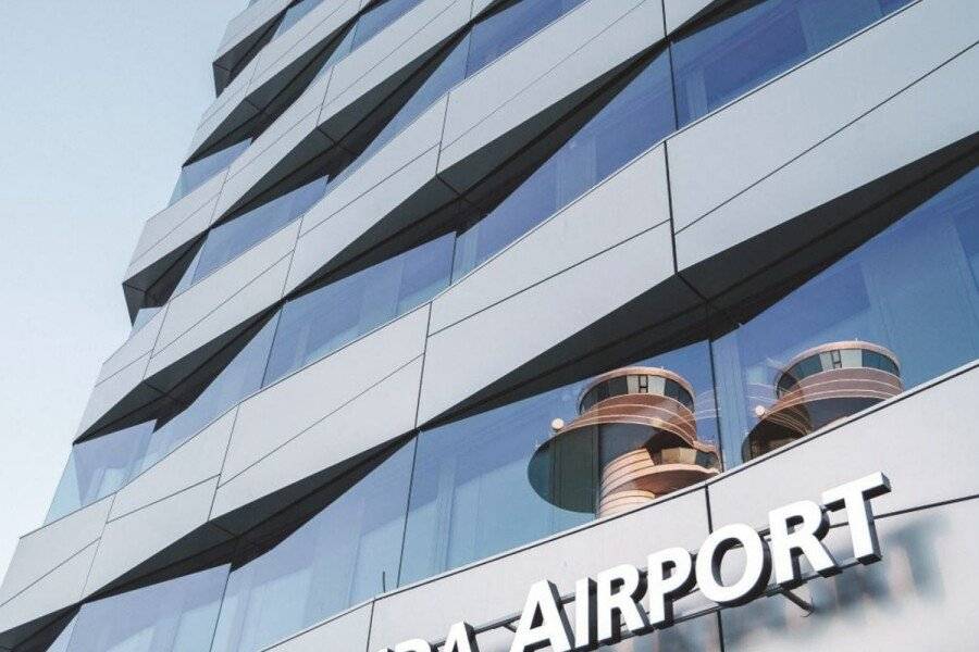 Comfort Hotel Arlanda Airport facade