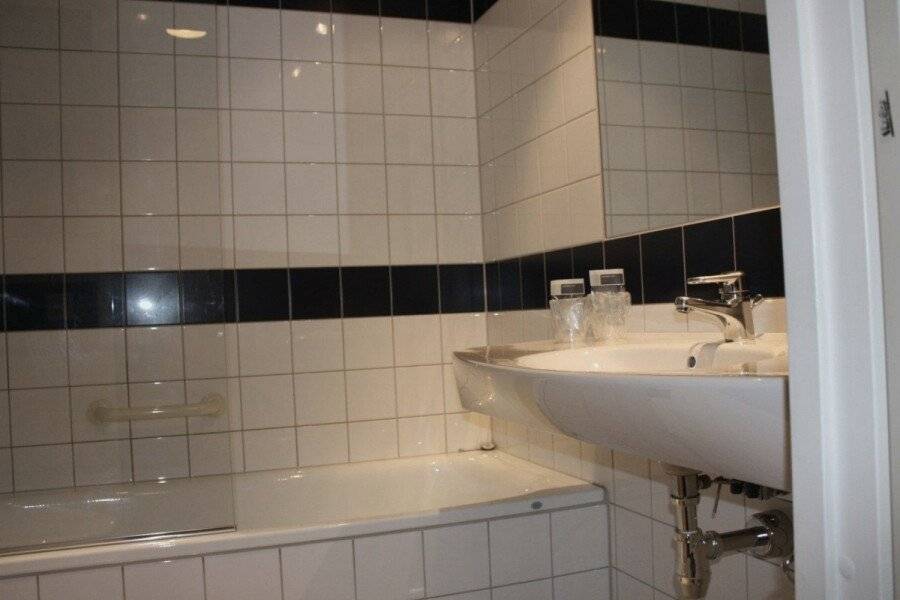 Clarion Hotel Oslo Airport bathtub