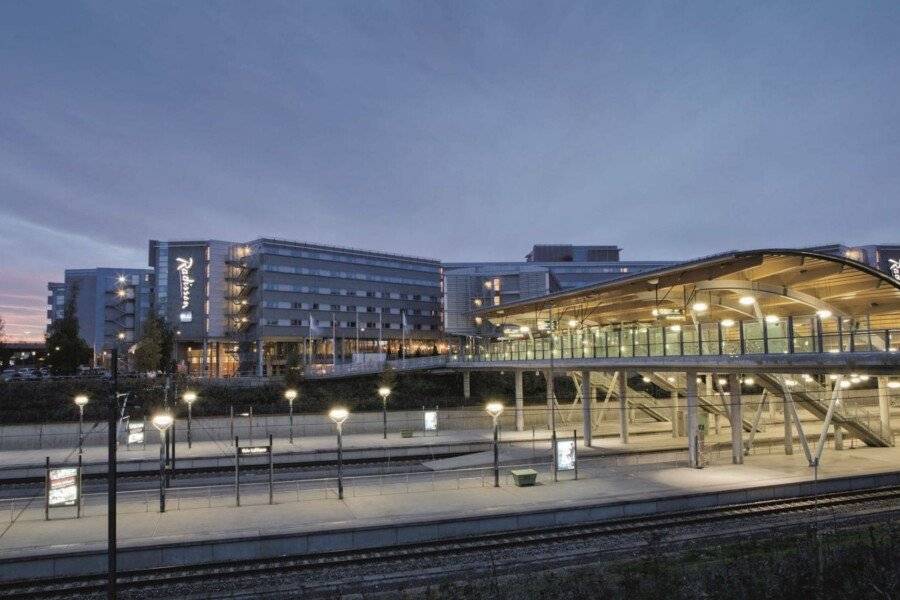 Radisson Blu Airport Hotel, Oslo facade