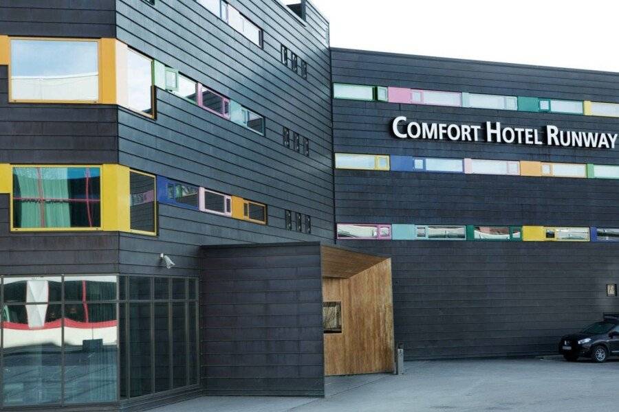 Comfort Hotel RunWay facade