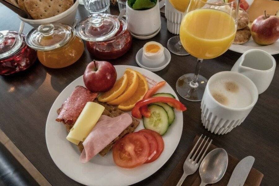 Gardermoen Hotel Bed & Breakfast restaurant, breakfast