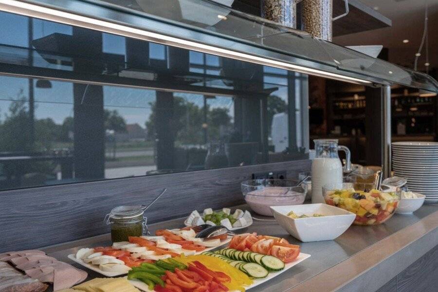 Campanile Berlin Brandenburg Airport breakfast, restaurant