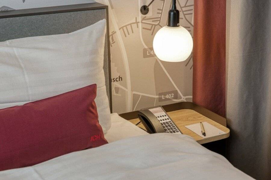 IntercityHotel Berlin Airport hotel bedroom