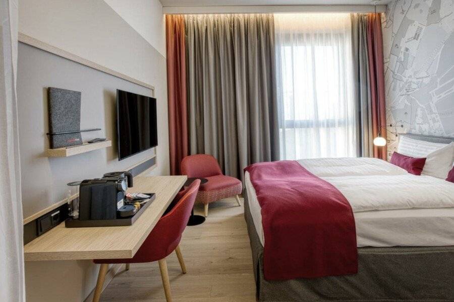 IntercityHotel Berlin Airport hotel bedroom