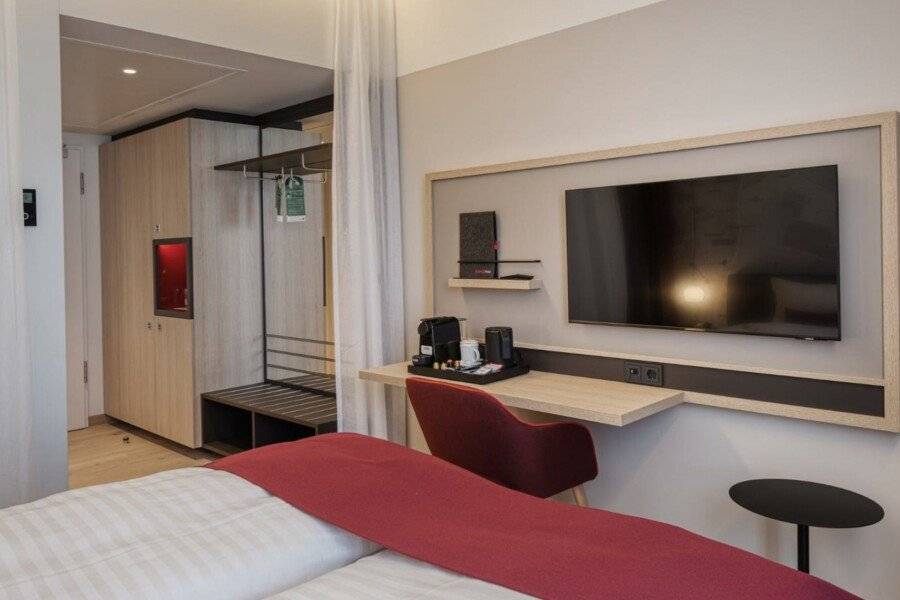 IntercityHotel Berlin Airport hotel bedroom