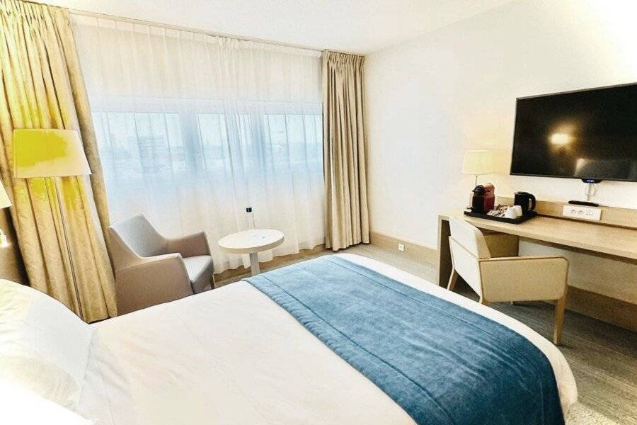 Best Western Plus Paris Orly Airport hotel bedroom