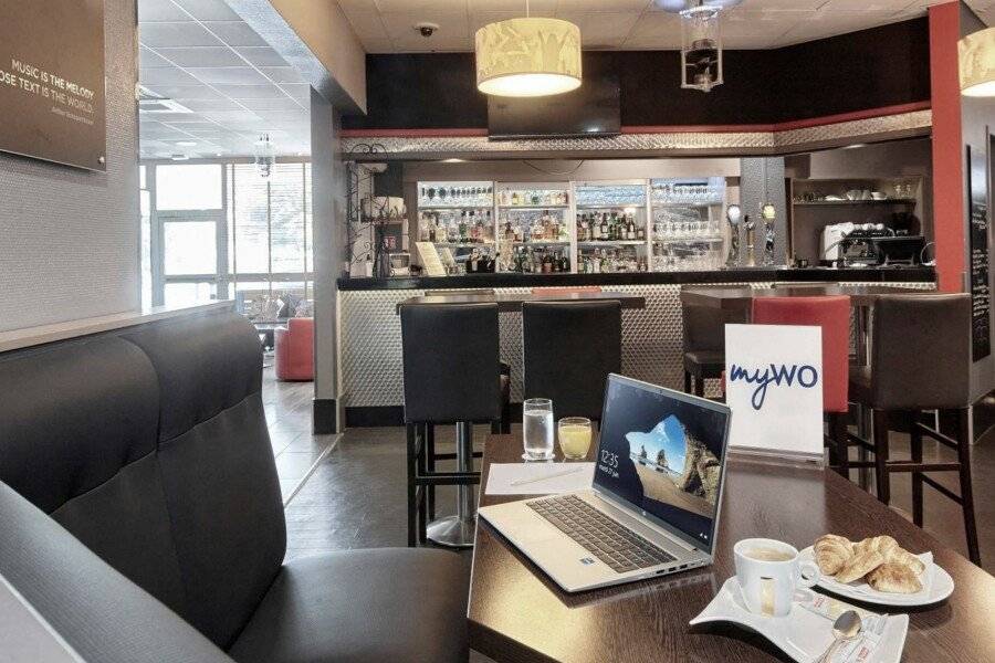 Best Western Plus Paris Orly Airport bar,restaurant