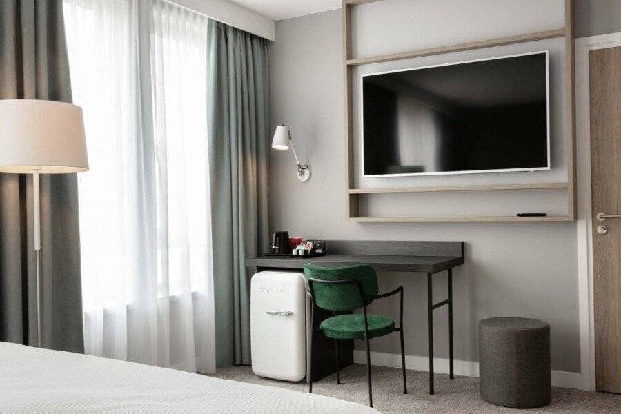 Hilton Garden Inn Paris Orly Airport hotel bedroom