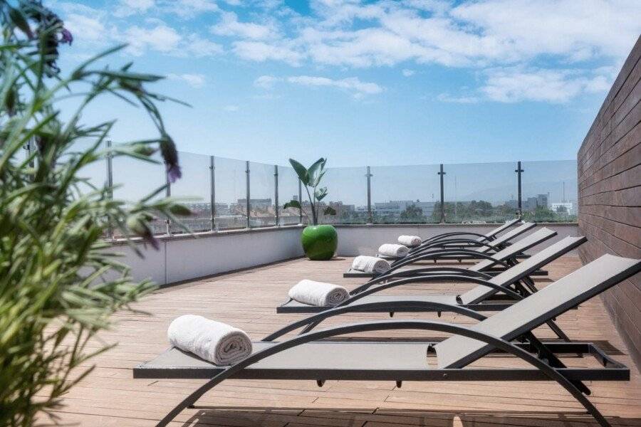 Salles Ciutat del Prat Barcelona Airport rooftop pool