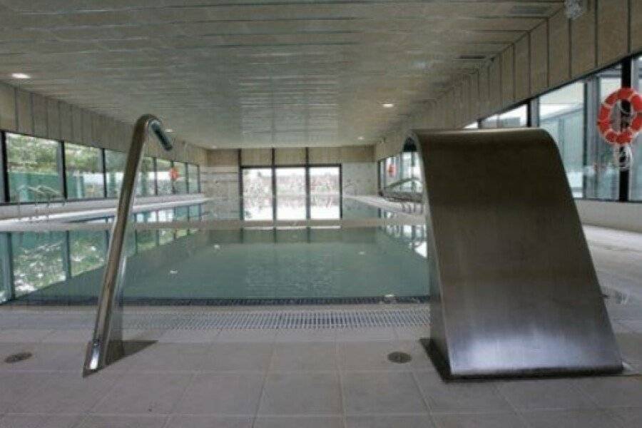 Centre Esplai Albergue indoor pool,spa