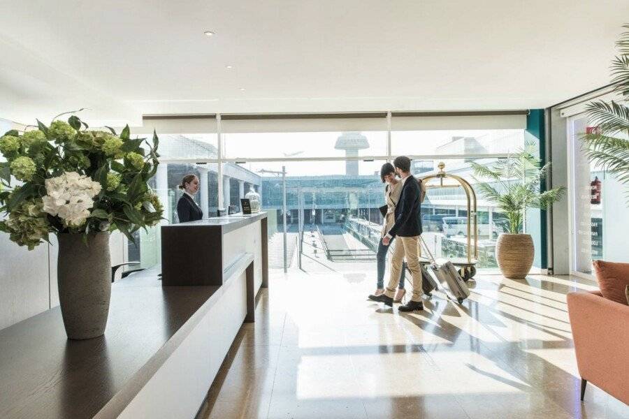 Sleep&Fly lobby,front desk