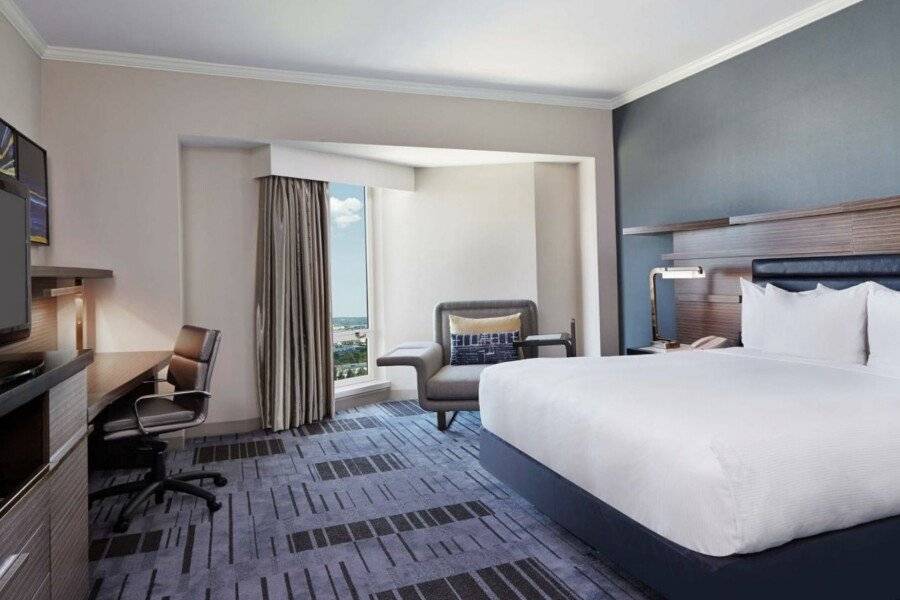 Hilton Newark Airport hotel bedroom