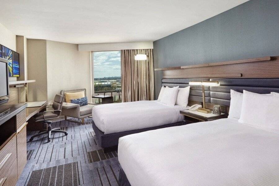 Hilton Newark Airport hotel bedroom