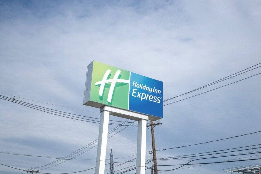 Holiday Inn Express - Newark Airport -, an IHG Hotel 