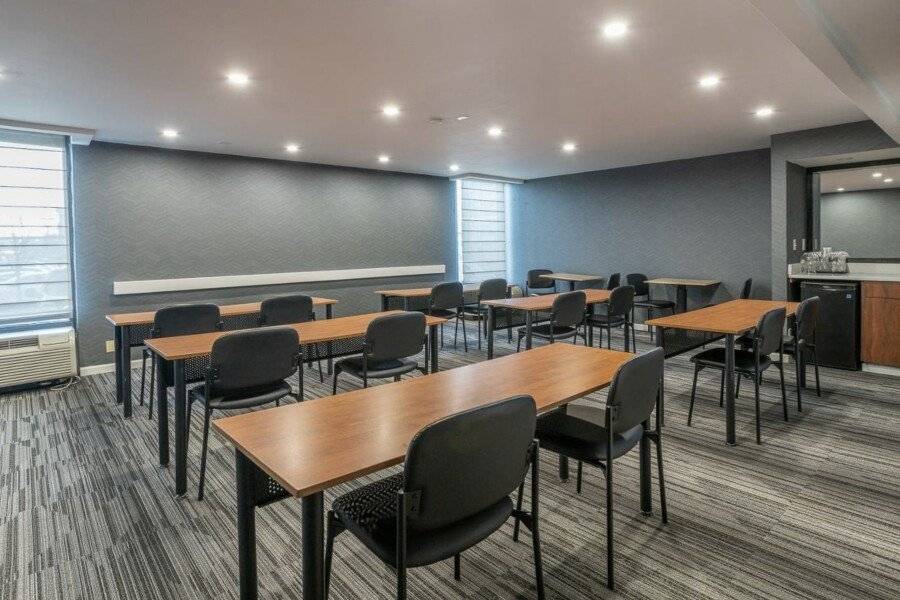 Holiday Inn Express - Newark Airport -, an IHG Hotel conference room,meeting room