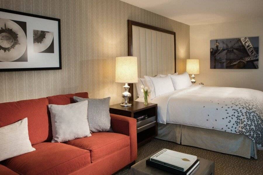 Renaissance Newark Airport Hotel hotel bedroom